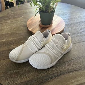 New White Fabletics Ortholite Tennis Shoes